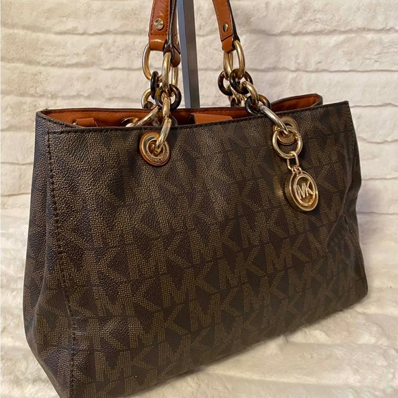 GUC Michael Kors Satchel Bag - Picture 2 of 11